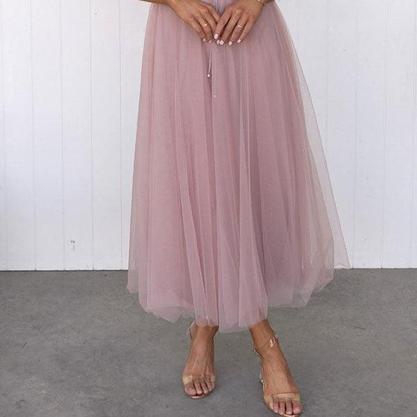 Elegant Long Dress with Straps in Chiffon for a Modern Princess Party