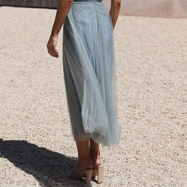 Elegant Maxi Dress with Straps in Chiffon for a Modern Princess Party