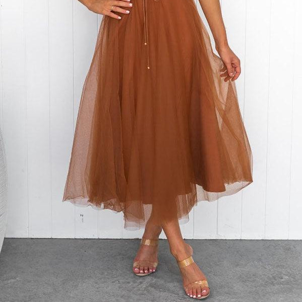 Elegant Long Dress with Straps in Chiffon for a Modern Princess Party