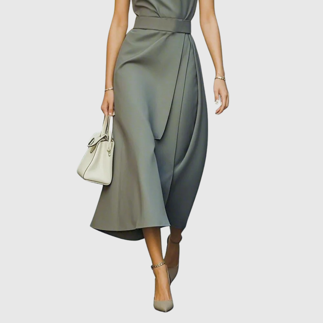 Clarimond: Timeless, Elegant Round-Neck Dress