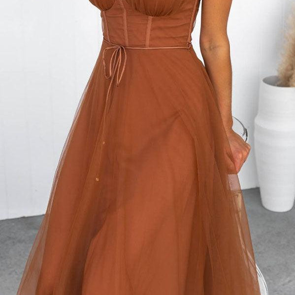 Elegant Long Dress with Straps in Chiffon for a Modern Princess Party