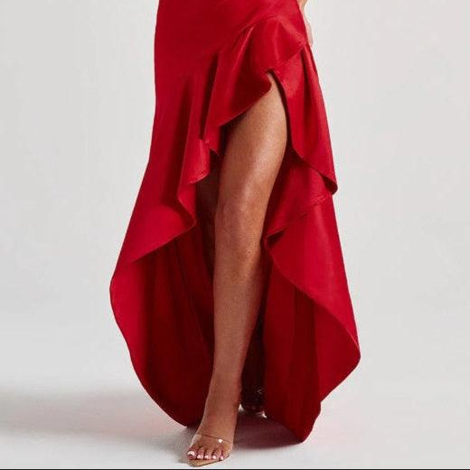 Elegant Long Dress with Halter Neckline and Backless Design with Ruffles