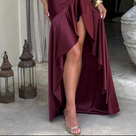 Elegant Long Dress with Halter Neckline and Backless Design with Ruffles