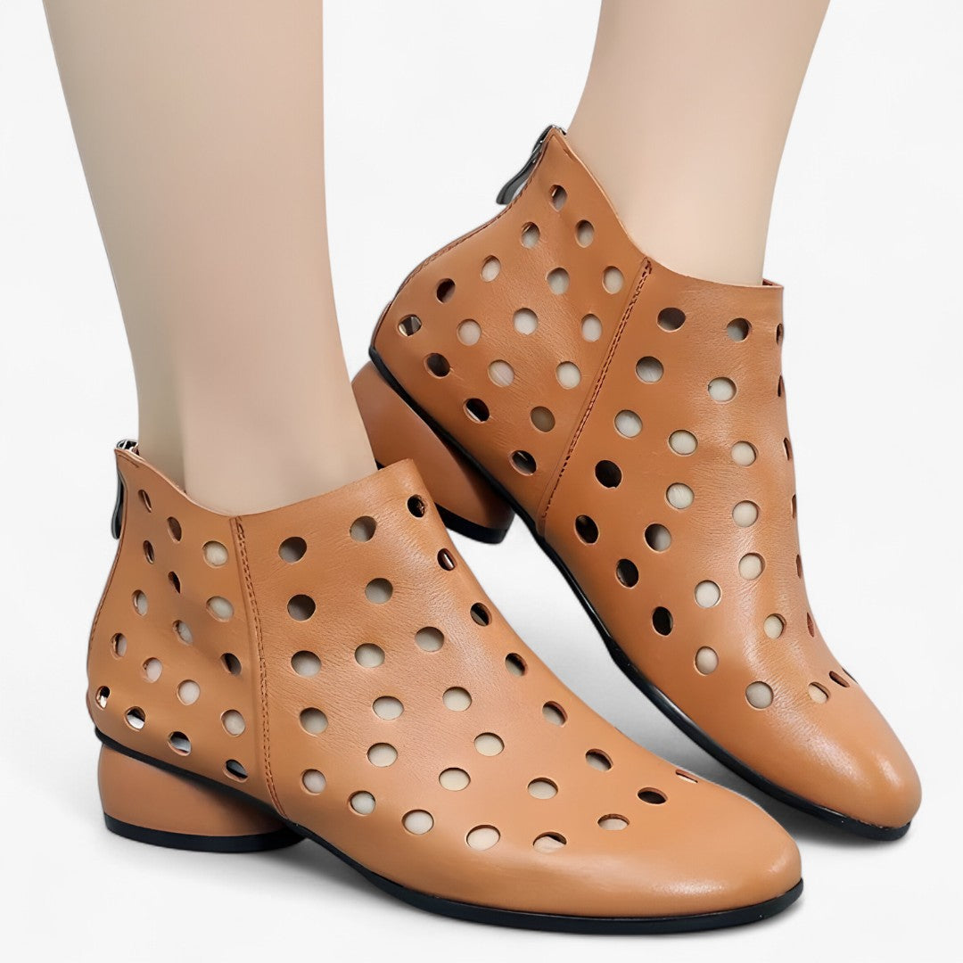 Jane | Breathable boots with a heel and back zipper