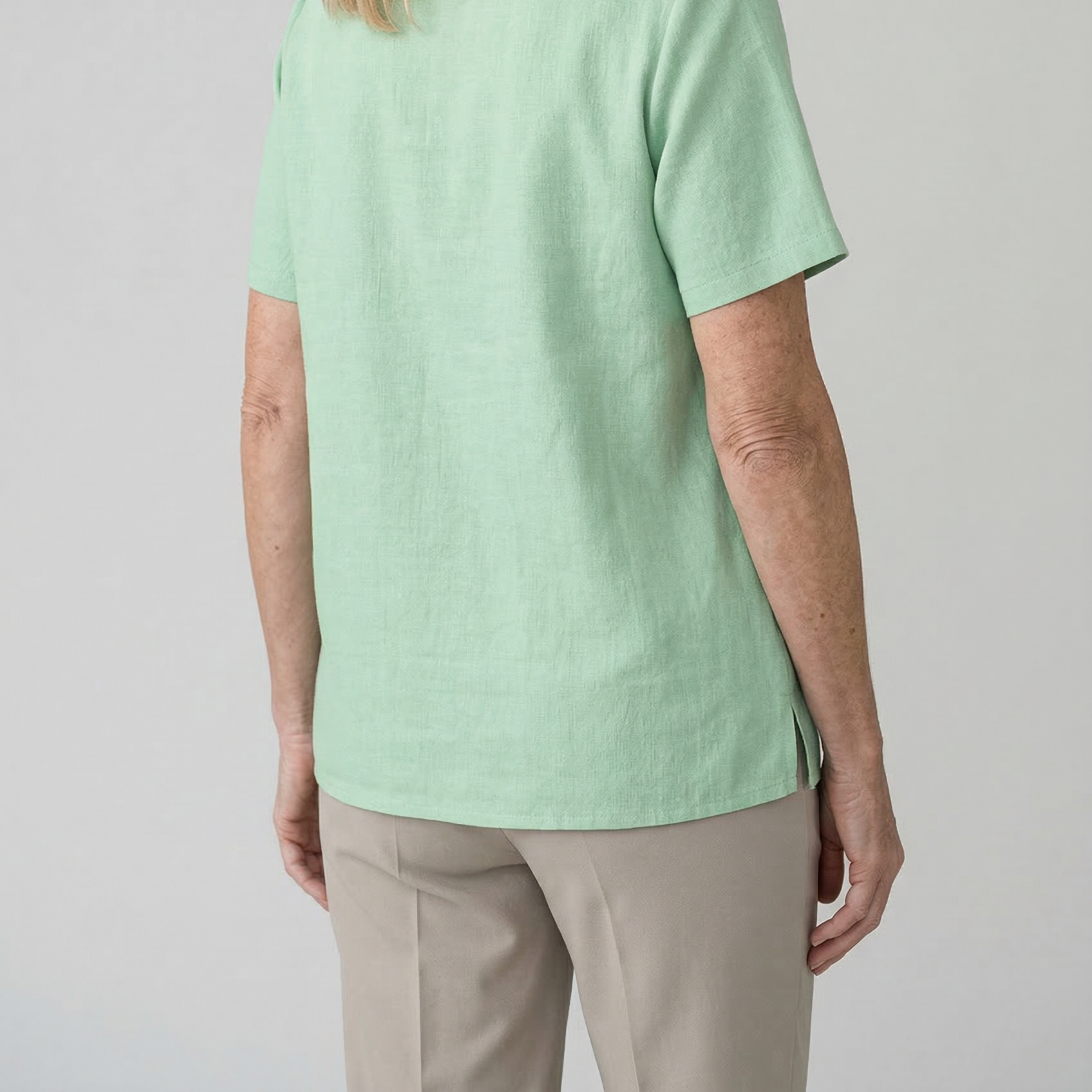 Elegant Women's Linen Blouse with Button-Front Closure