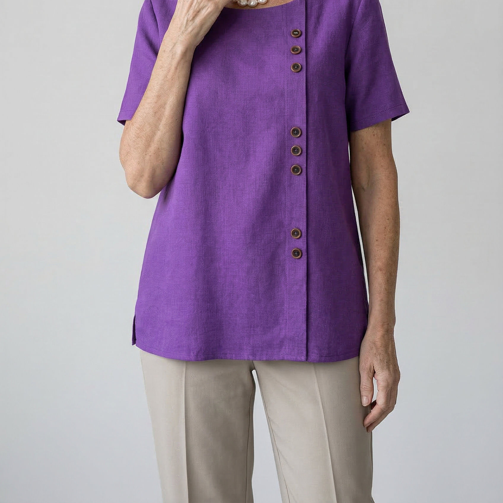 Elegant Women's Linen Blouse with Button-Front Closure