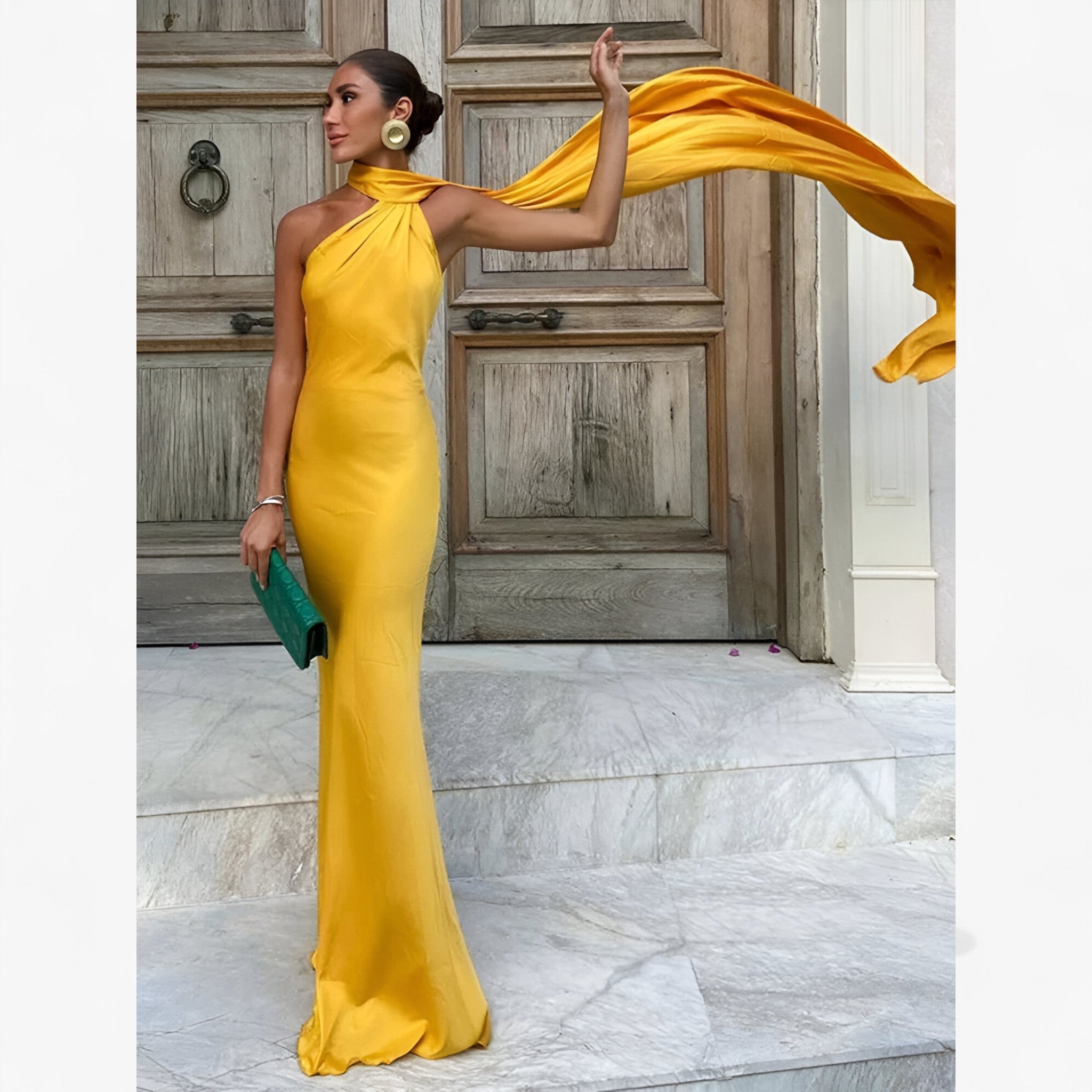 Lia – Enchanting Evening Dress with Open Back and Flowing Train