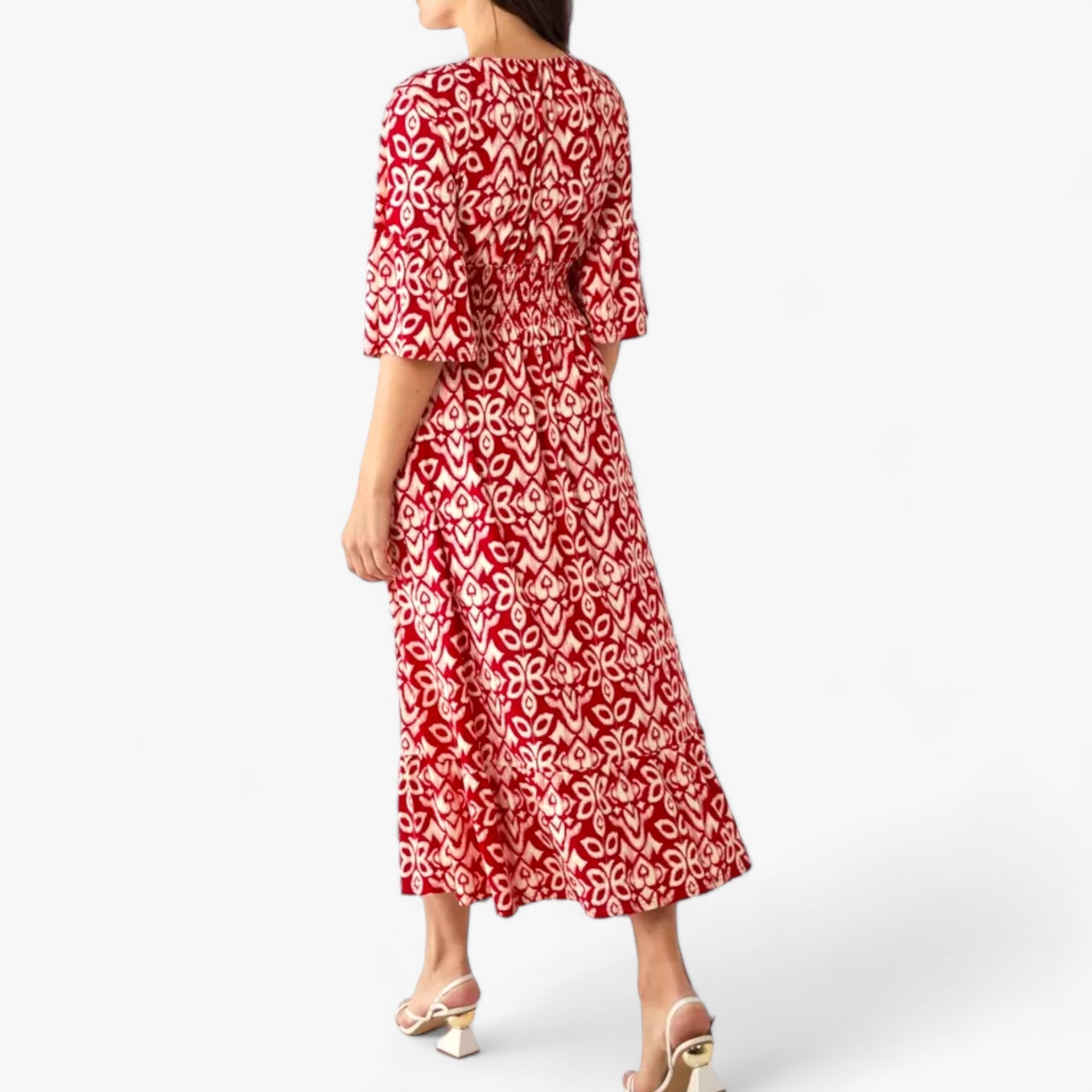 Flora | Beautiful V-neck dress with a large floral print – Perfect for beach vacations