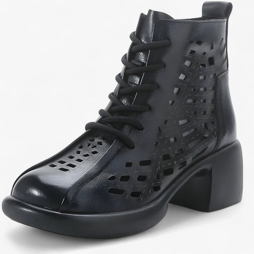 Hannah | Hand-sewn leather boots with nature-inspired shoelaces